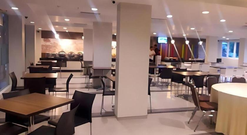 安汶艾玛利斯酒店 外观 照片