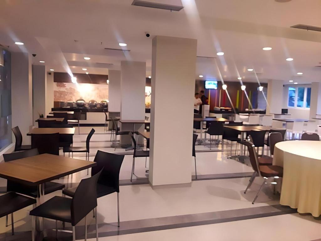安汶艾玛利斯酒店 外观 照片